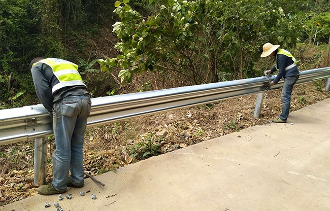 潍坊高速公路护栏的定期维护与保养