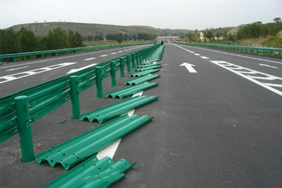 潍坊波形护栏的维护与管理确保道路安全的关键步骤