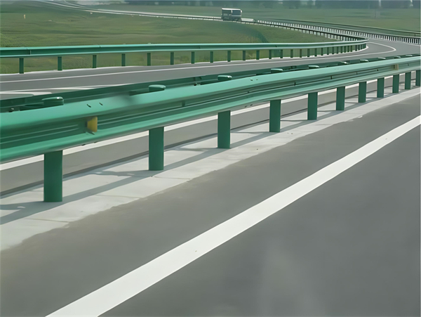 潍坊高速护栏板守护安全广泛应用于多个行业